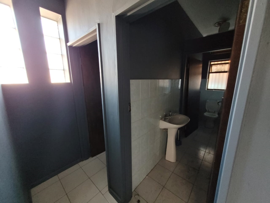 To Let Commercial Property for Rent in Montague Gardens Western Cape